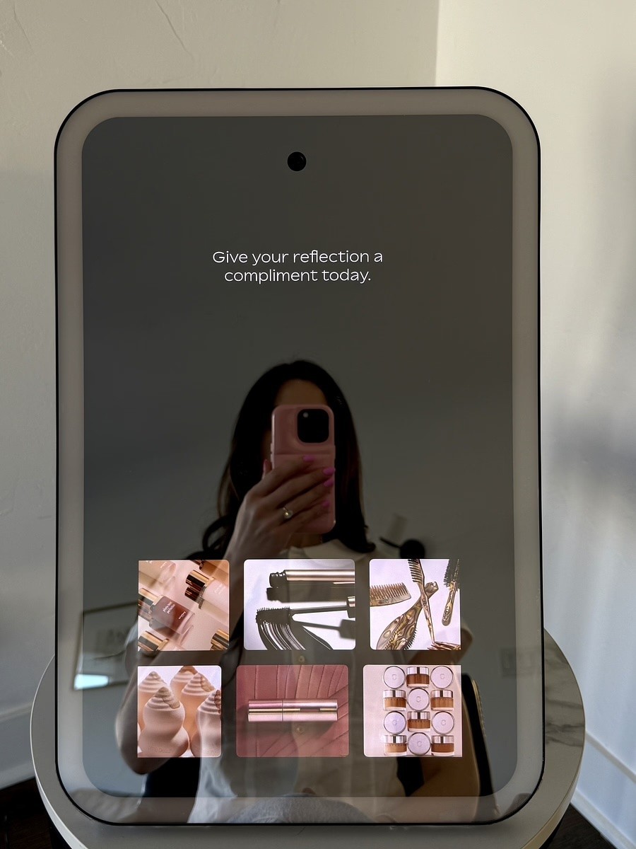 SWAN AI Beauty Mirror overall futuristic design and features