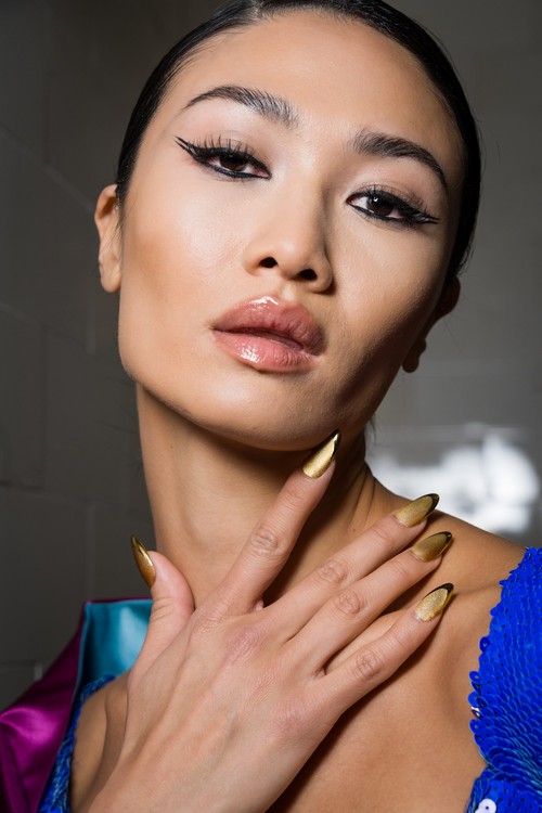 Sergio Hudson Fall/Winter 2026 curved golden nails