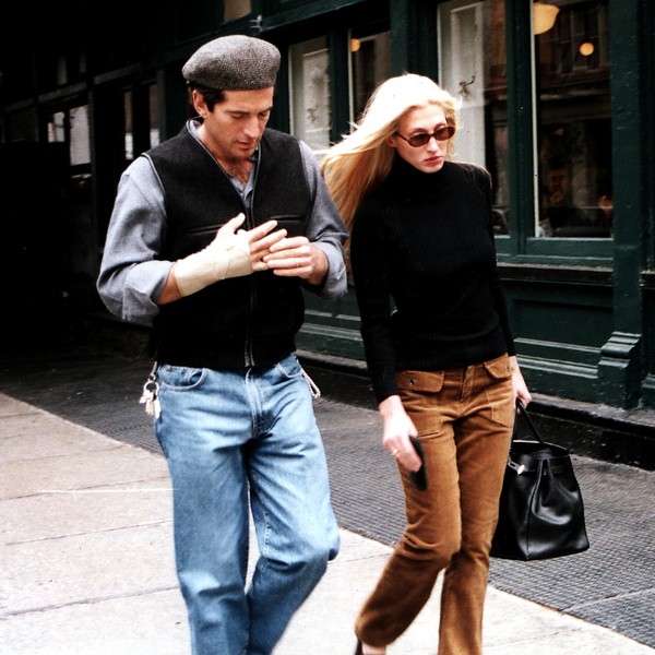 CBK Has Us In An Oval Sunglasses Frenzy / Carolyn Bessette-Kennedy Has Us Shopping For Oval Sunglasses