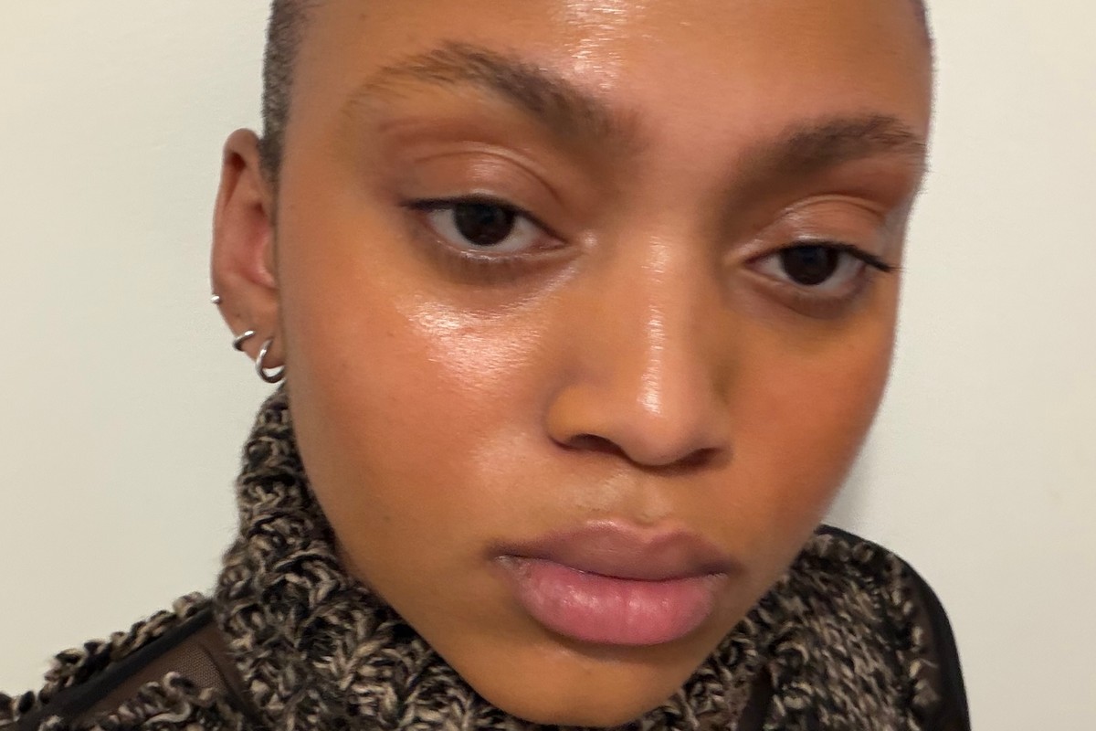 This K-Beauty Mist Saved My Dry Skin (& My Makeup)