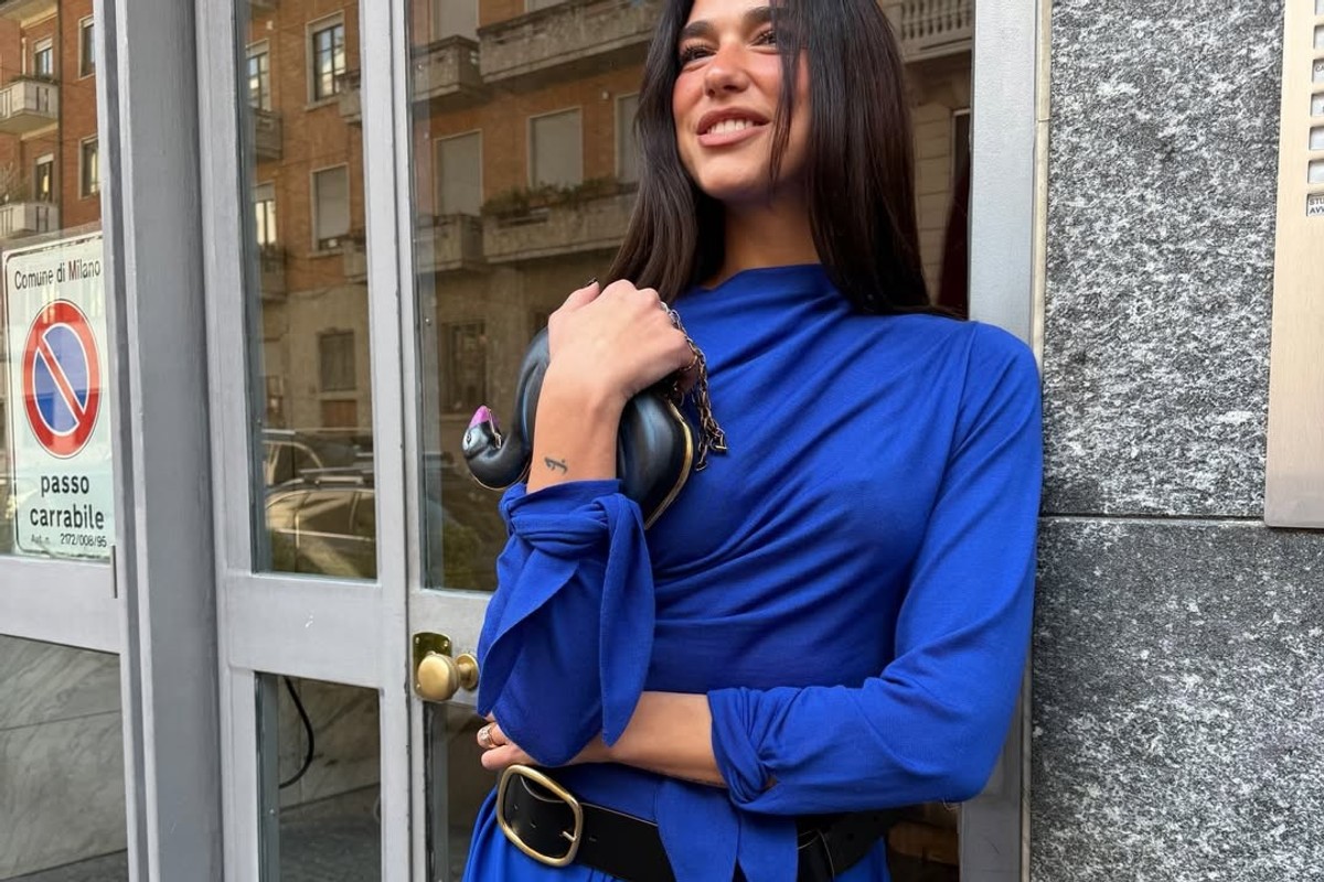 Dua Lipa & Her Swan Bag Against The World