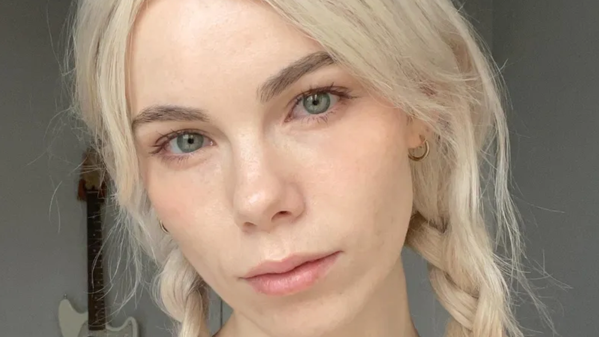 4 Best Tinted Moisturizers 2022 Coveteur Inside Closets, Fashion