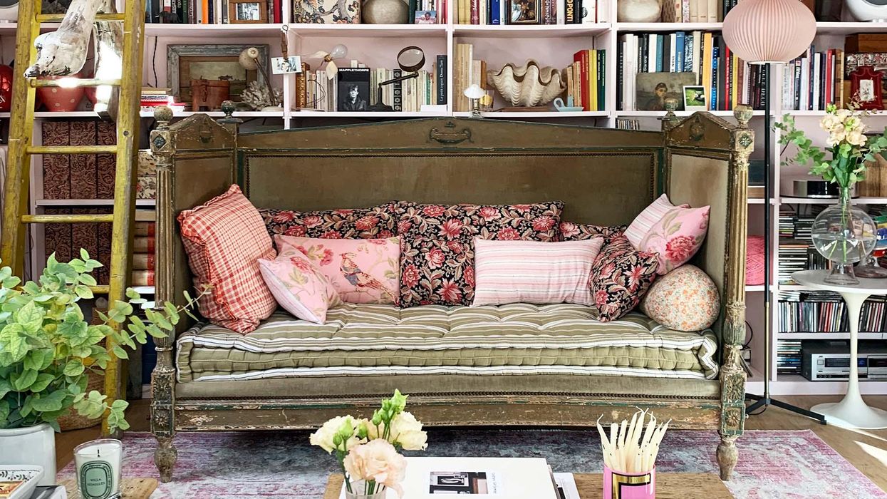 interior decor antique styled daybed