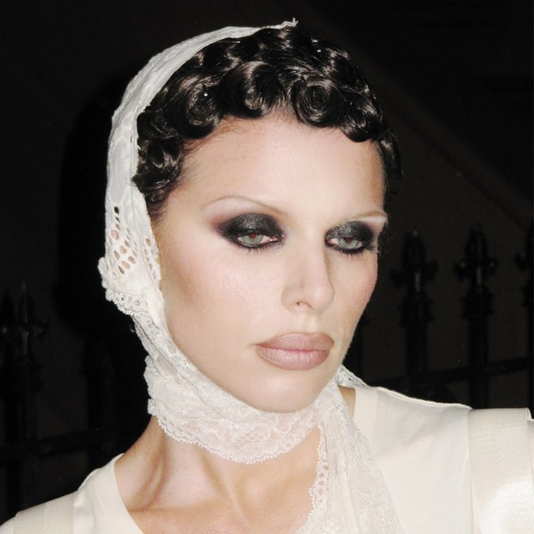 Julia Fox Puts A Gothic Twist On The Skinny Brow Trend