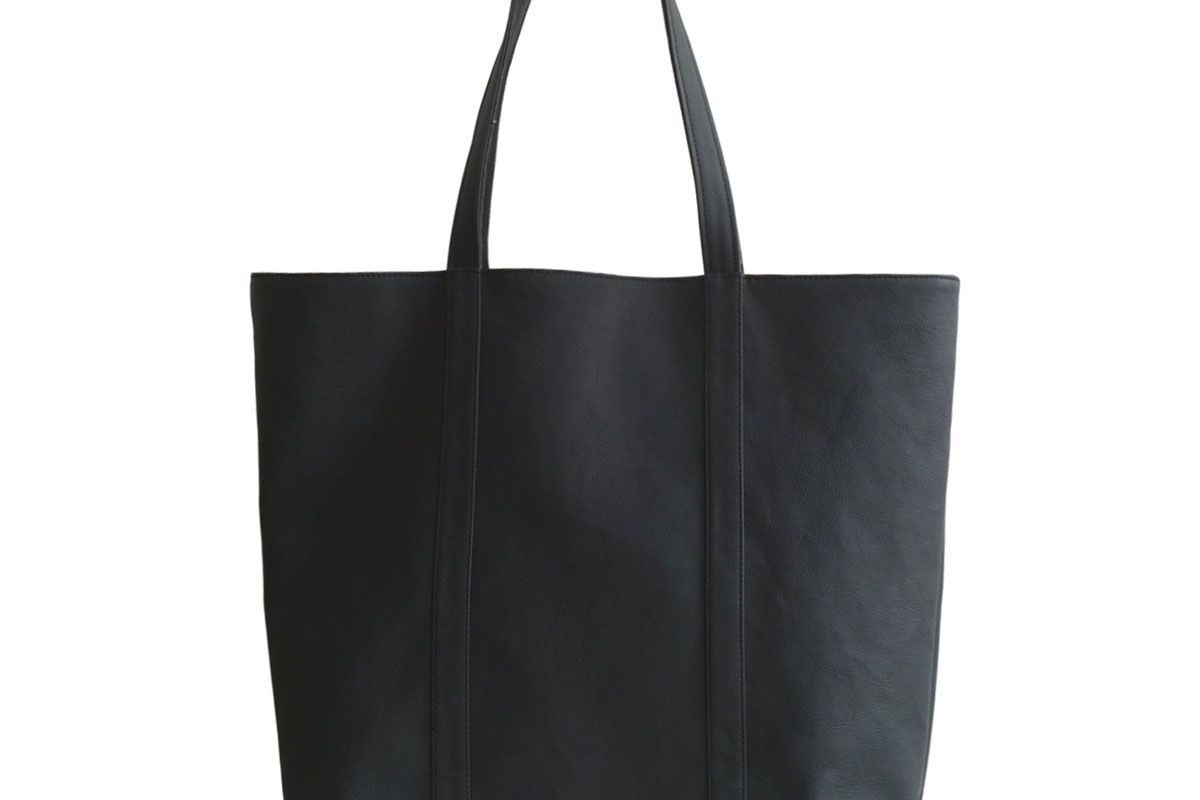 kind style shop java apple leather tote in black