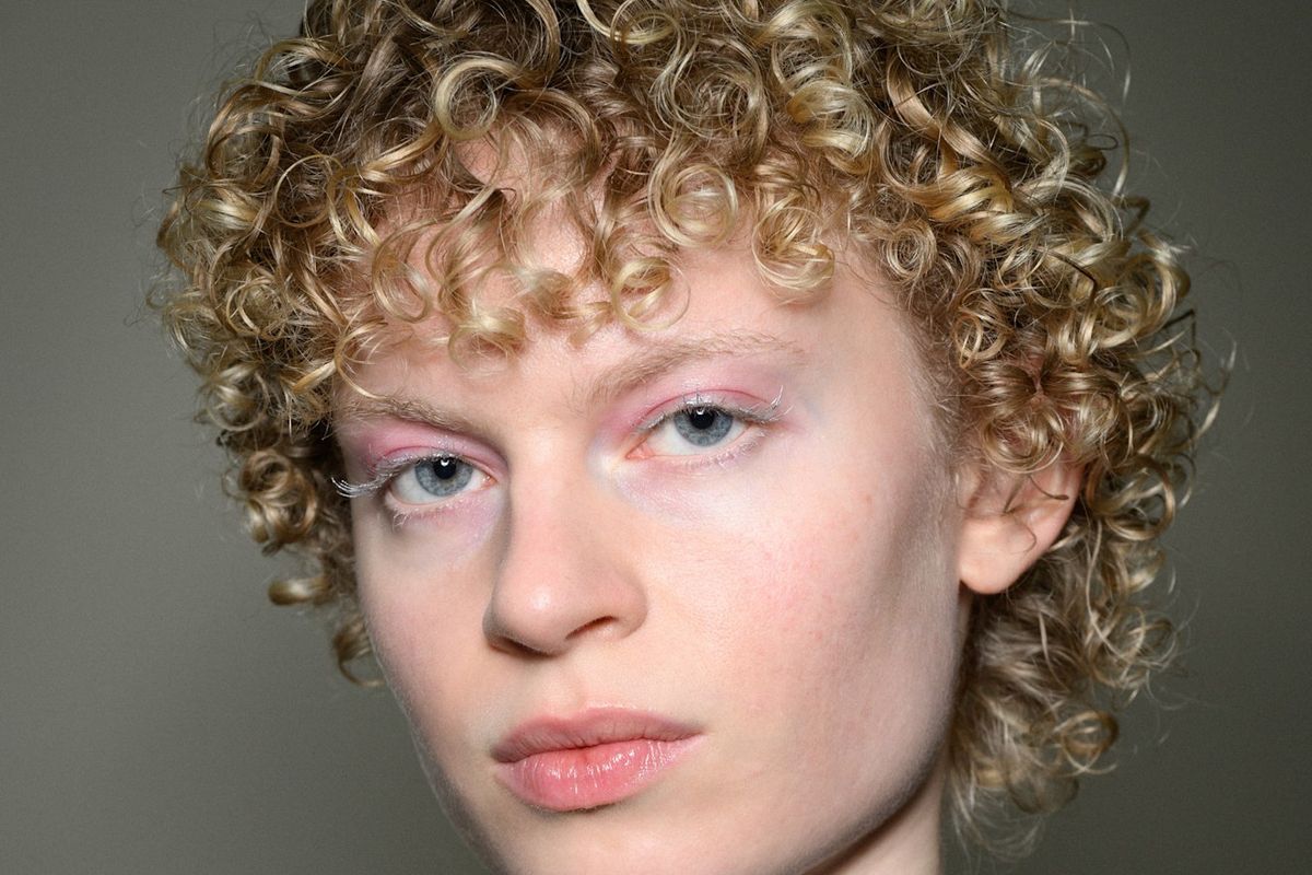 How To Highlight Curly Hair: The Pintura Technique, Explained