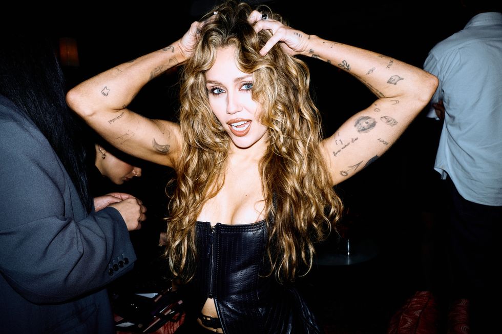 miley-cyrus-maybelline