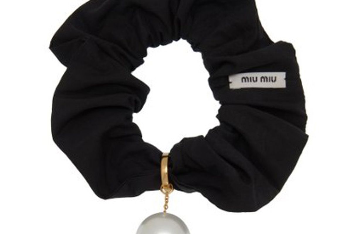 miu miu faux pearl embellished scrunchie