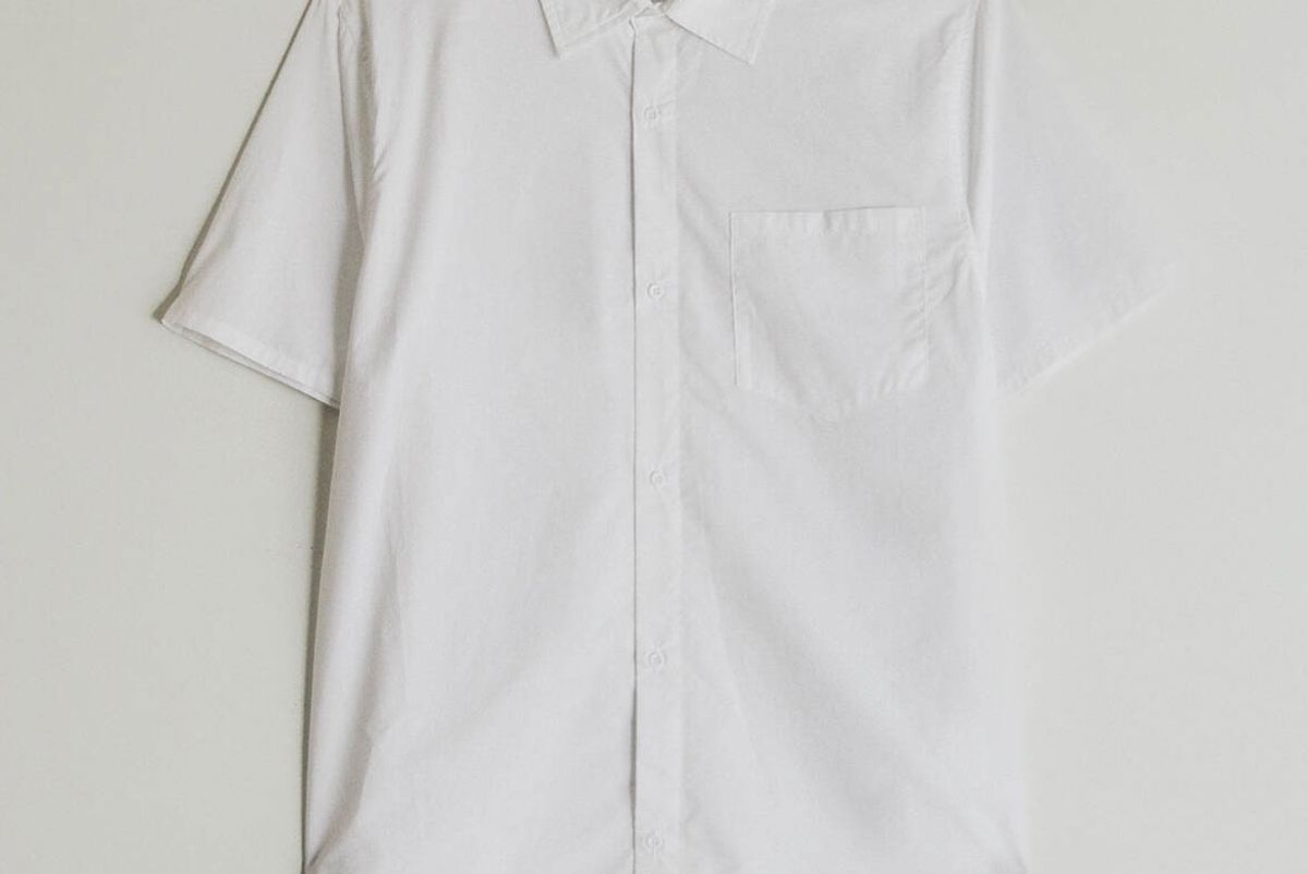 need tai spread collar button Up in white