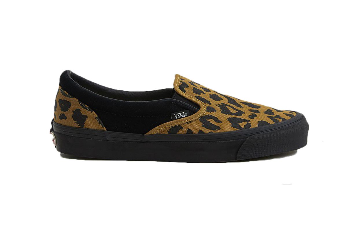 og classic slip on lx sneaker in leopard black