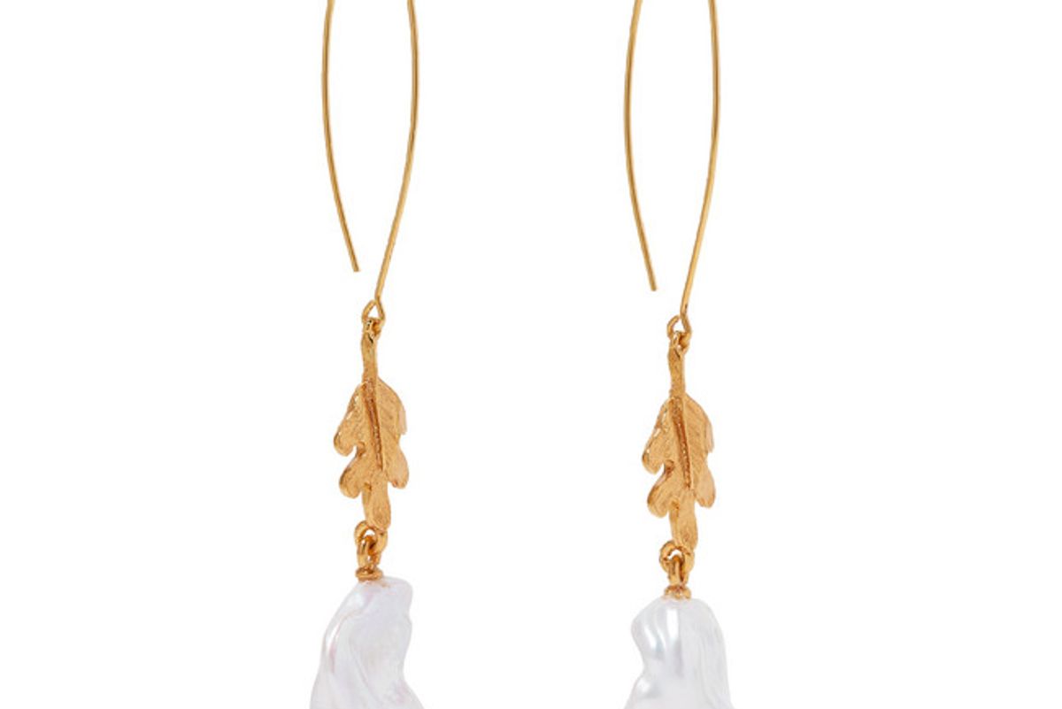 oscar de la renta gold tone pearl earrings