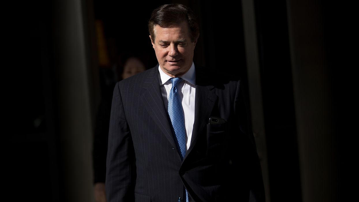 paul manafort suits during trial