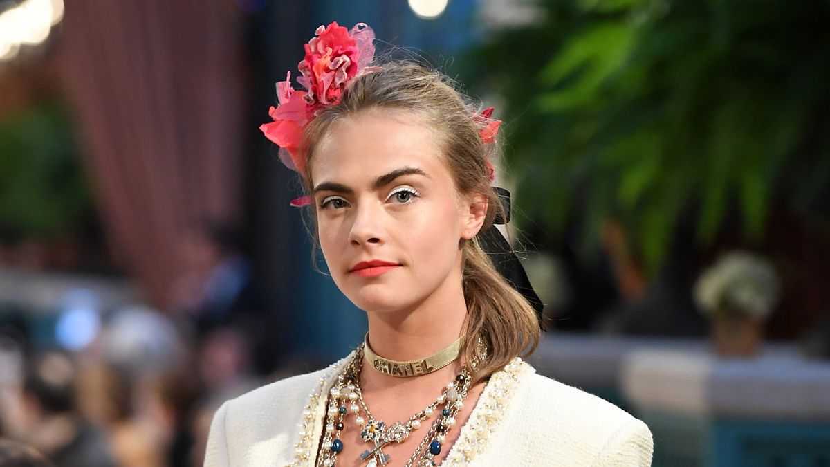 Cara Delevingne Dyed Her Hair Platinum Blonde, and It Looks So Freakin’ Good