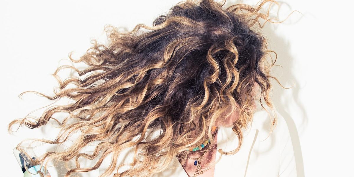 Pintura Review: The Highlighting Technique for Curly Hair - Coveteur:  Inside Closets, Fashion, Beauty, Health, and Travel