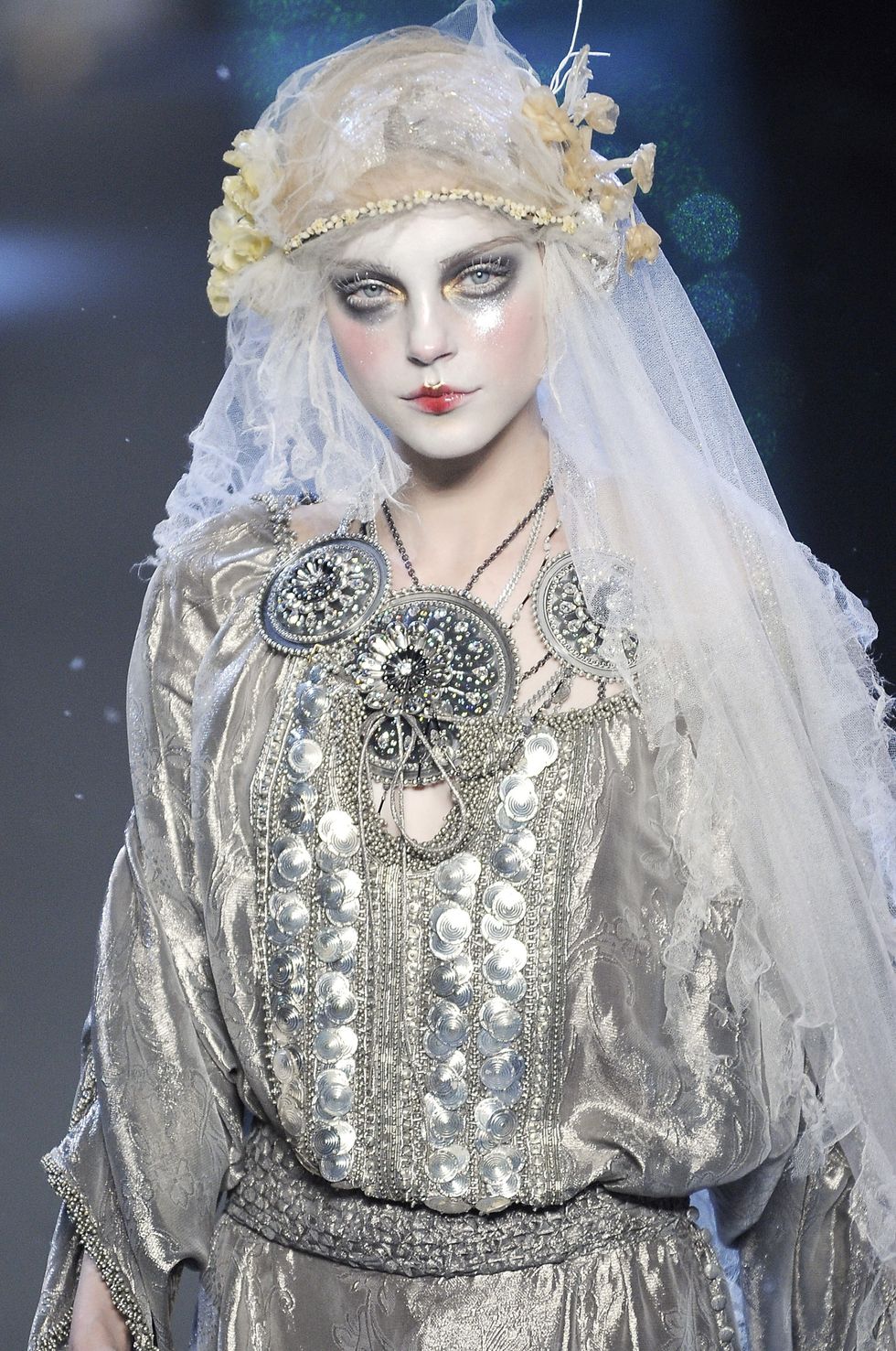 runway-halloween-beauty-looks
