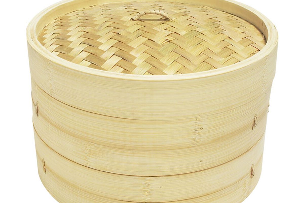 sur la table bamboo steamers