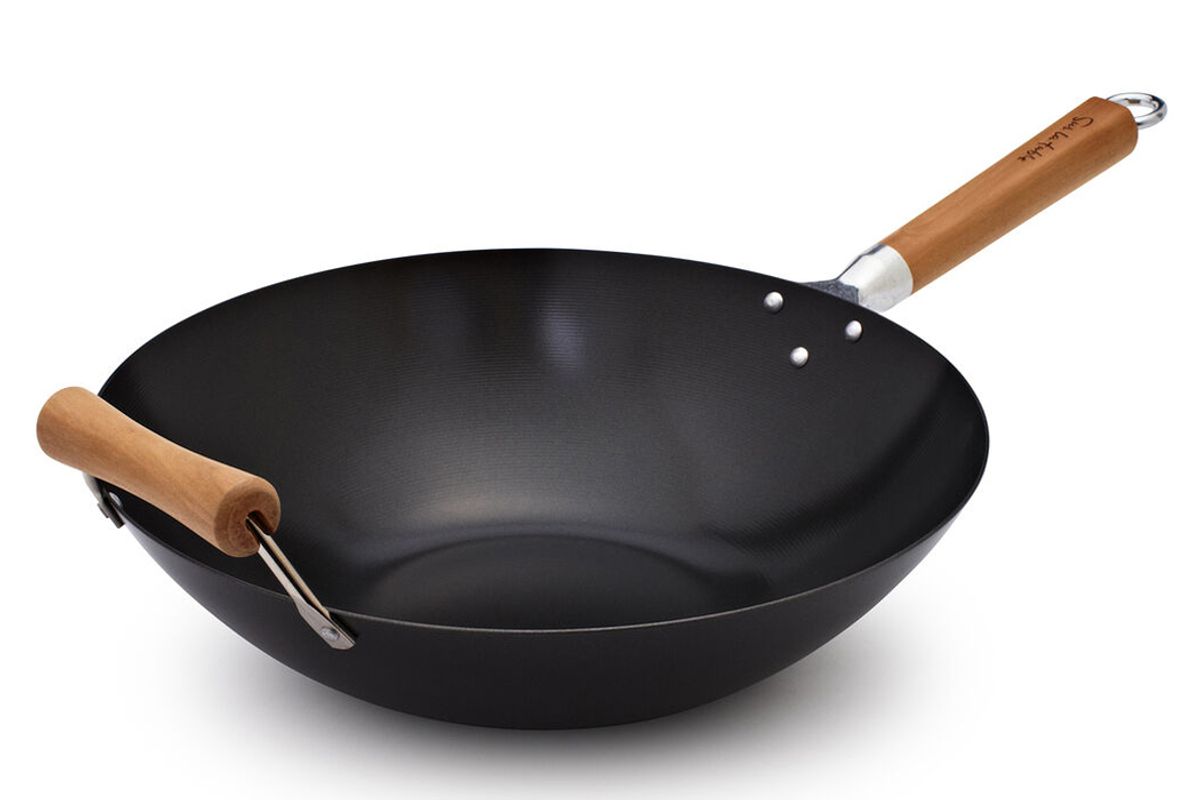 sur la table professional nonstick wok