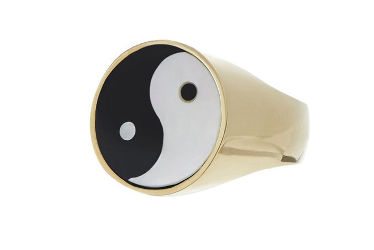 tarin thomas yin yang everett ring white mother of pearl black onyx