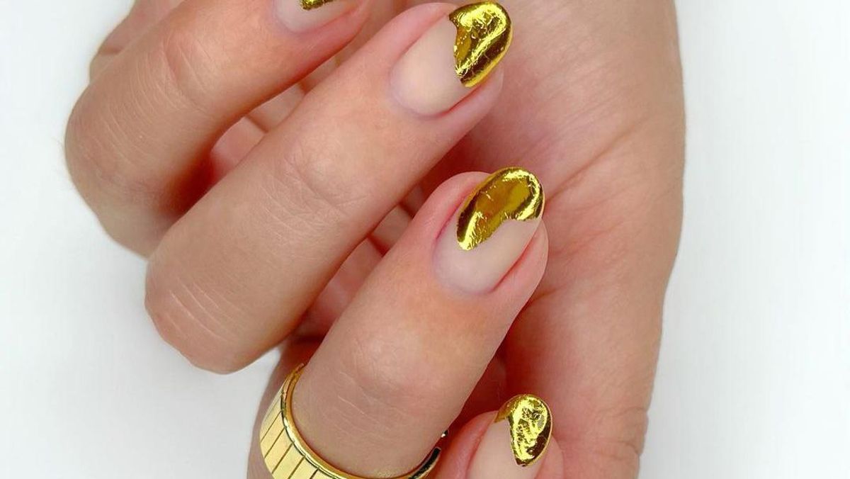 textured nail art