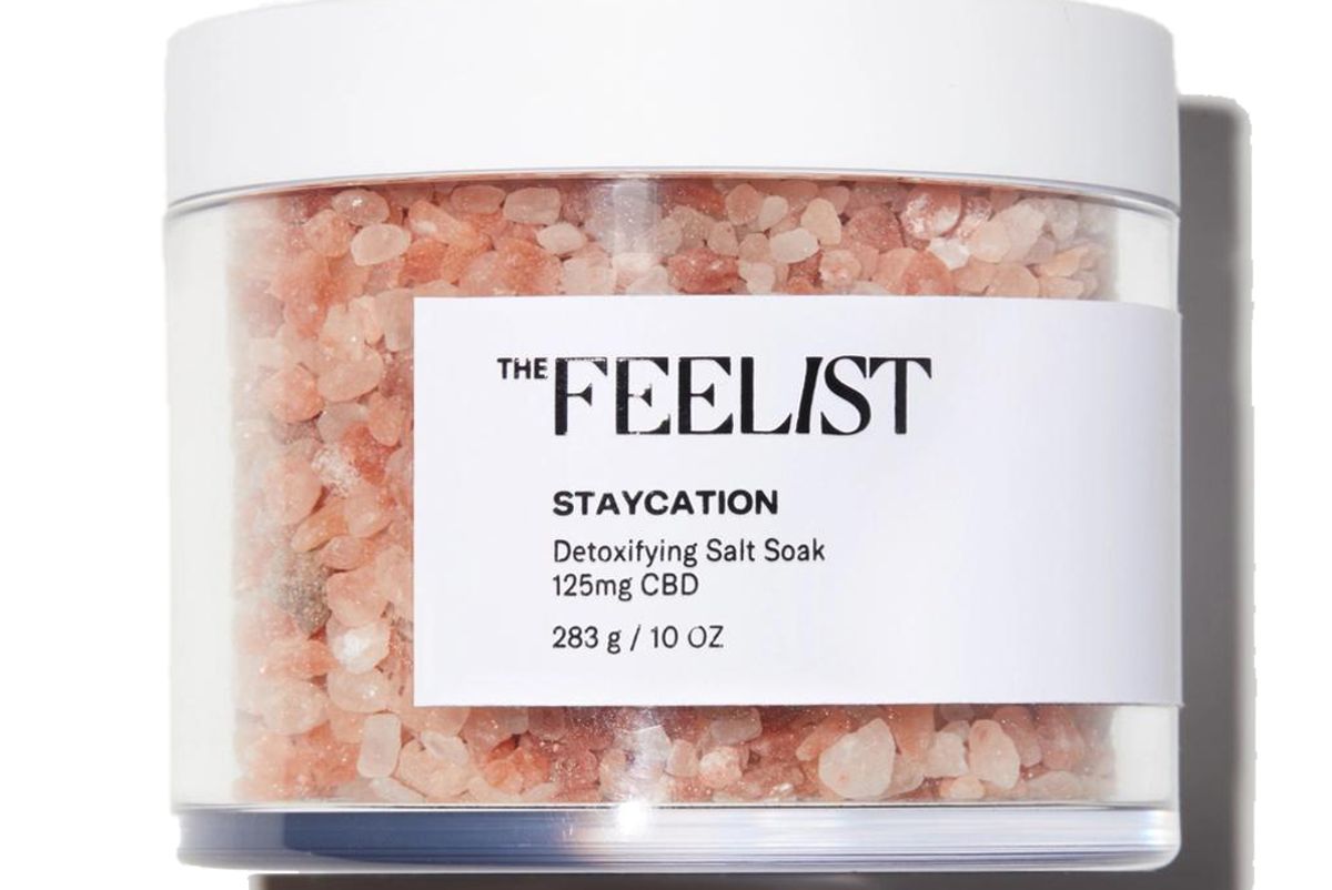 the feelist staycation detoxifying salt soak