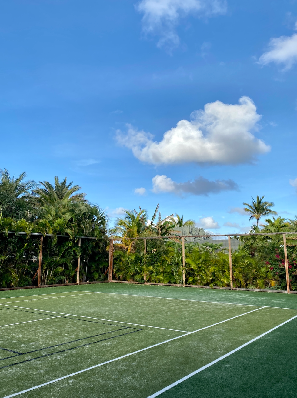 the grass tennis court at Le Guanahani
