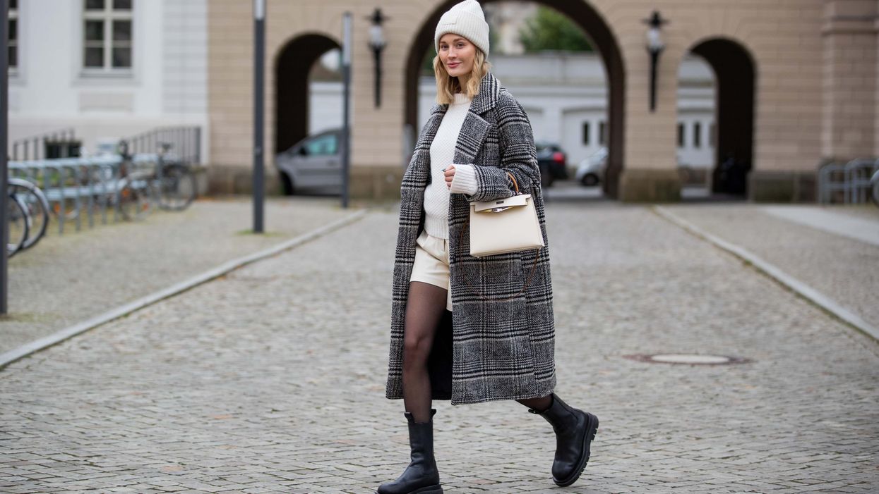 gucci tights and leather skirt  Winter outfit inspiration, Gucci tights,  Outfits