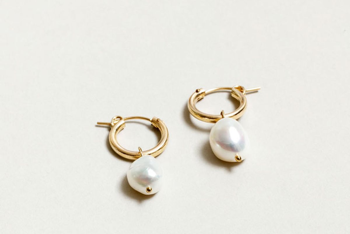 wolf circus small pearl hoops gold