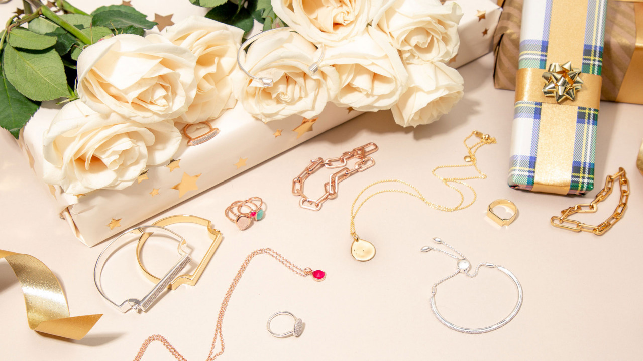 jewelry pieces to gift self during holidays