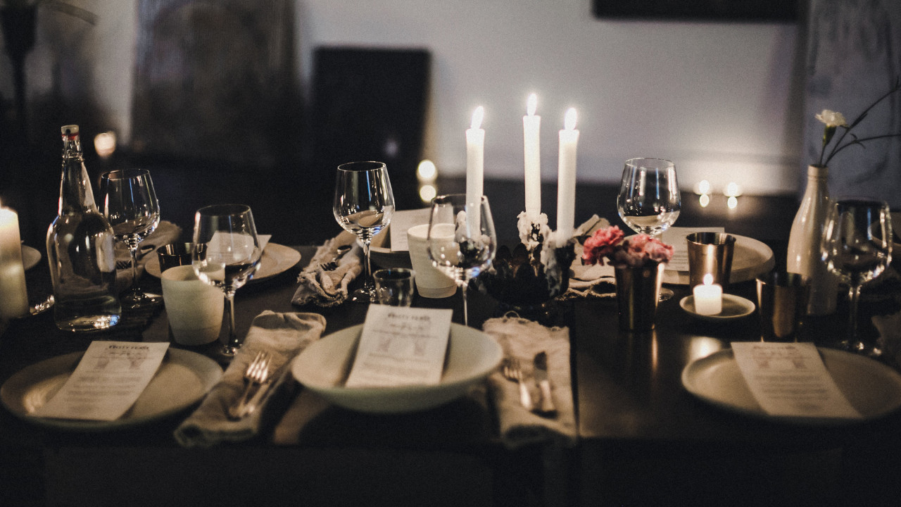 friendsgiving host tips